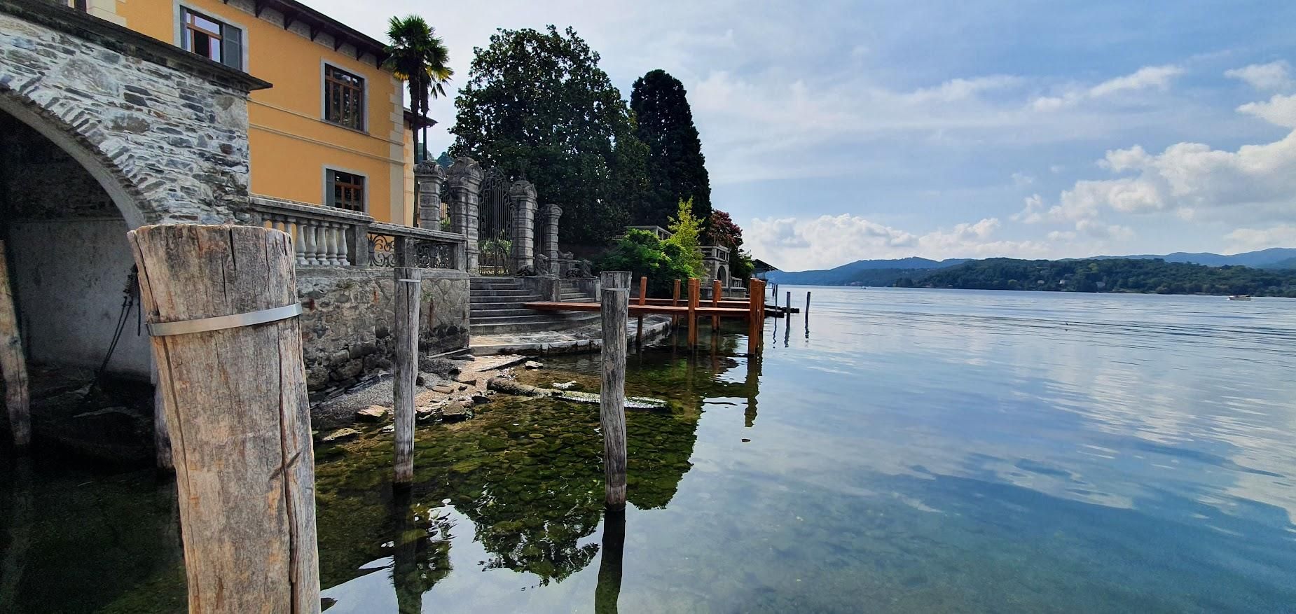 A house is sitting next to a body of water.