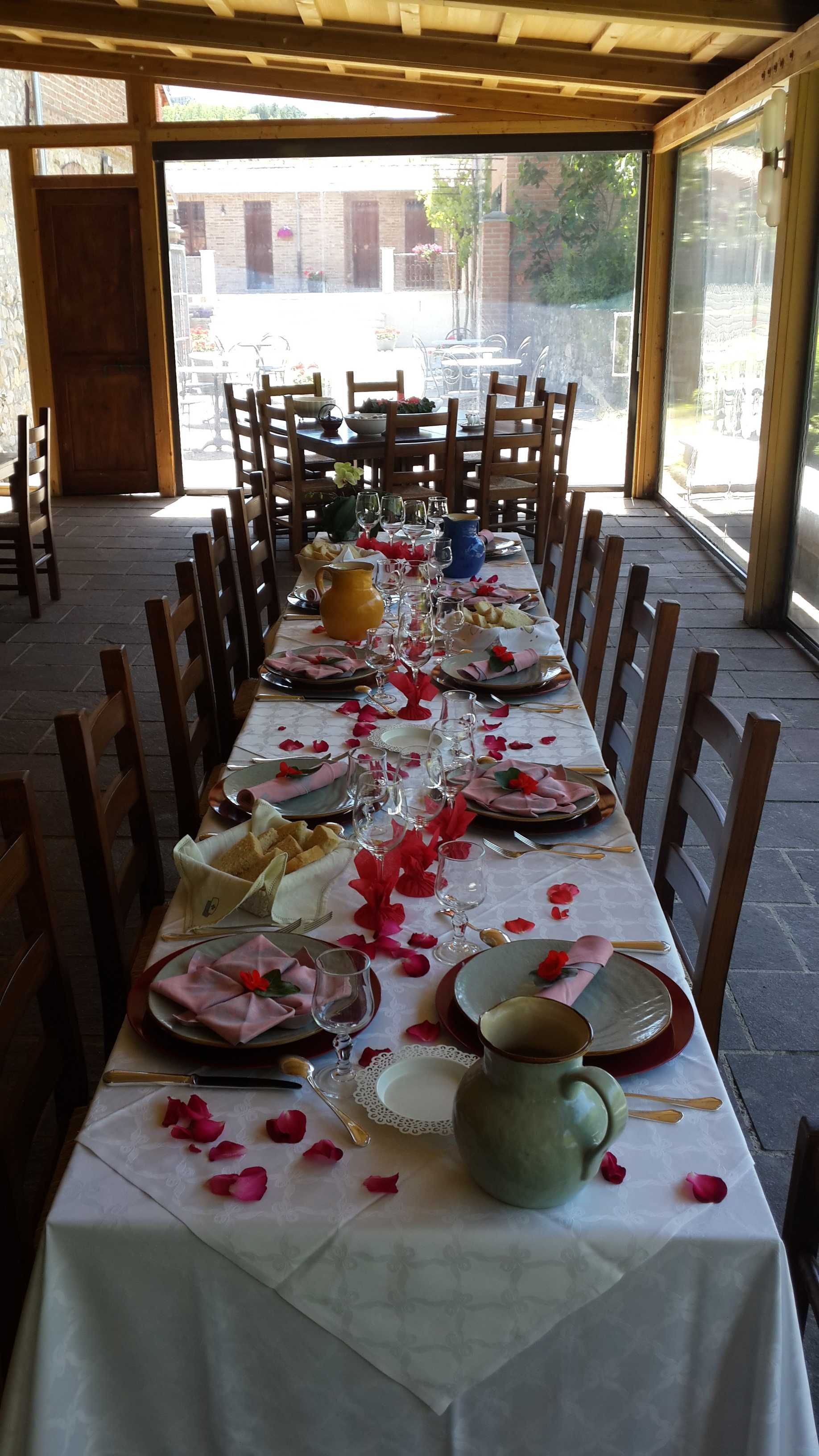 The table is set for our long lunch at the gorgeous Tenuta Terensano, which features on our Fine Food Wine and Wonders Tour and is the accommodation for the first 5 nights on our Treasures of Tuscany, Umbria and Lombardy Tour.