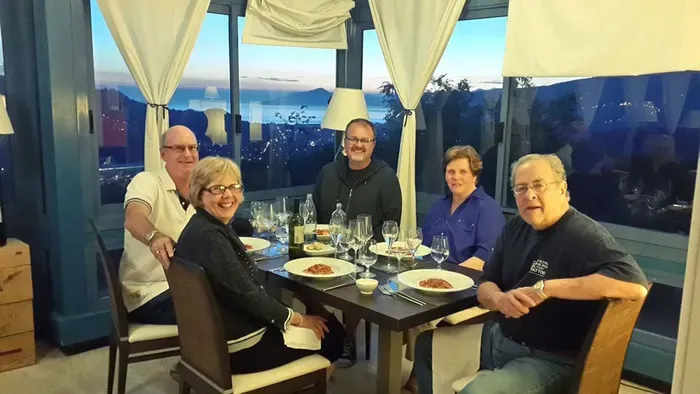 Dinner with a view—coastal Italy vibes, relaxed and scenic.