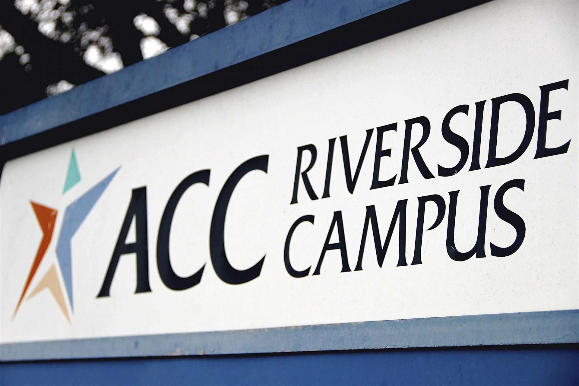 ACC Riverside Campus sign