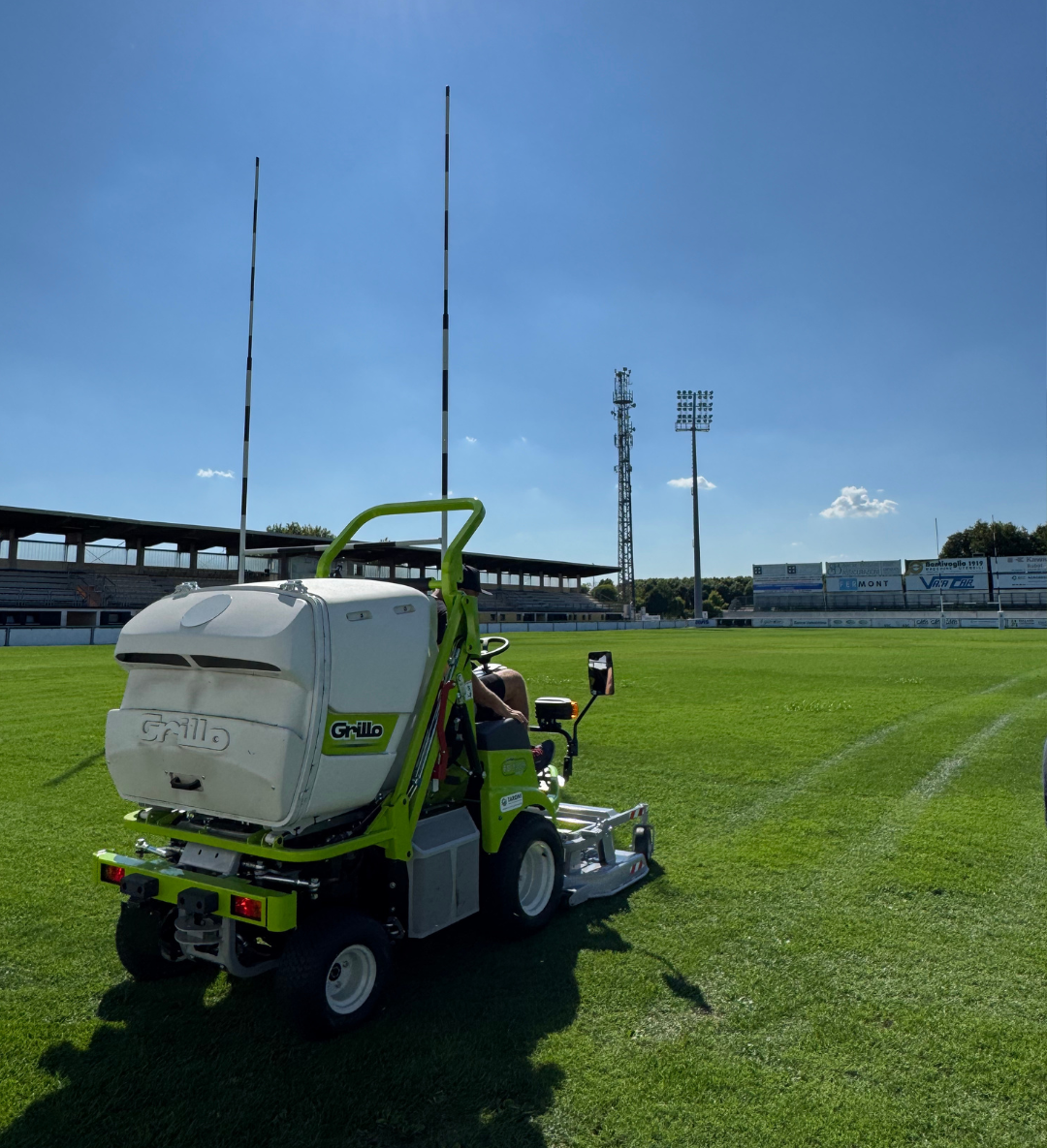 Taroni snc è concessionario Grillo, trattori tagliaerba professionali a raccolta in provincia di Brescia, vicino a Mantova e Cremona e nelle zone limitrofe del Lago di Garda.