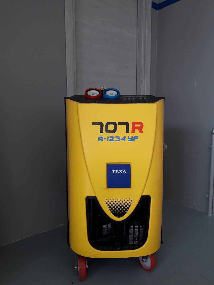 macchinario per il check-up auto