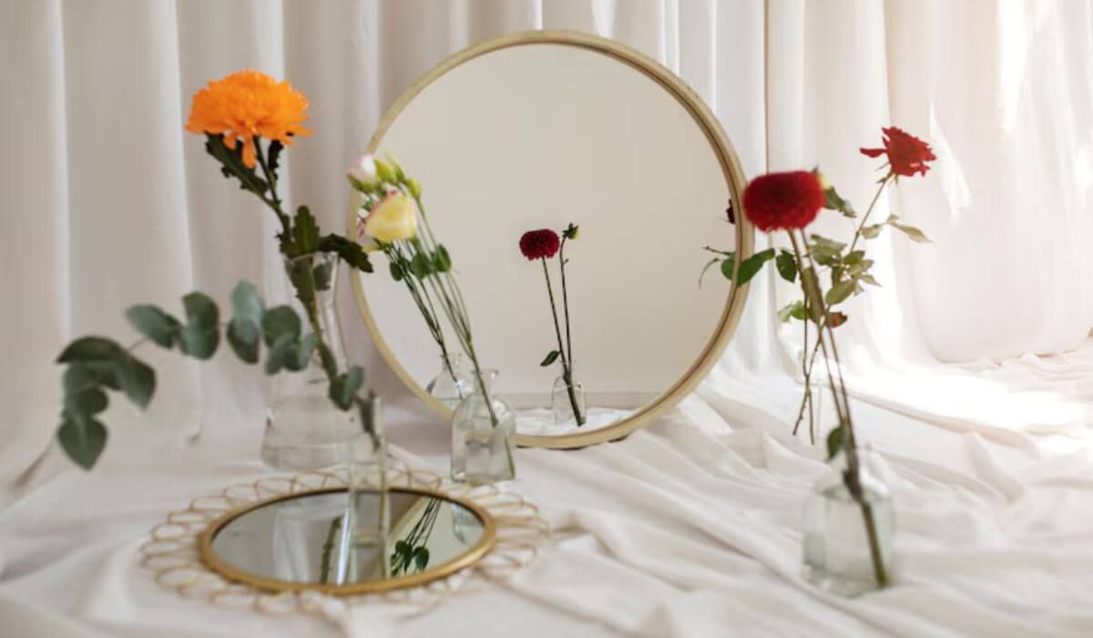 Decor that reflects the wedding aesthetic