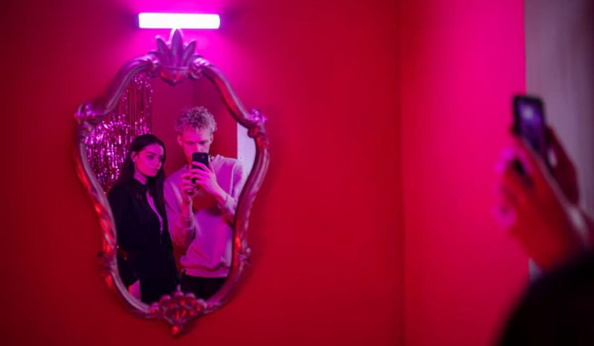 mirror photo booth
