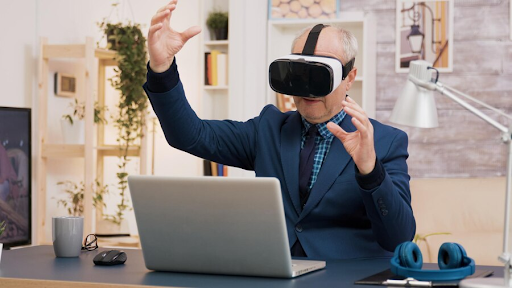 Benefits of Virtual Reality for Corporate Networking
