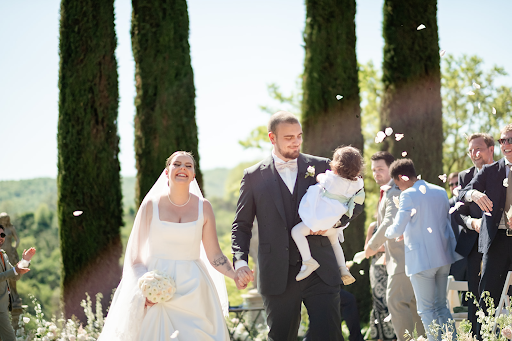 Benefits of Including a Photo Booth in Your Wedding
