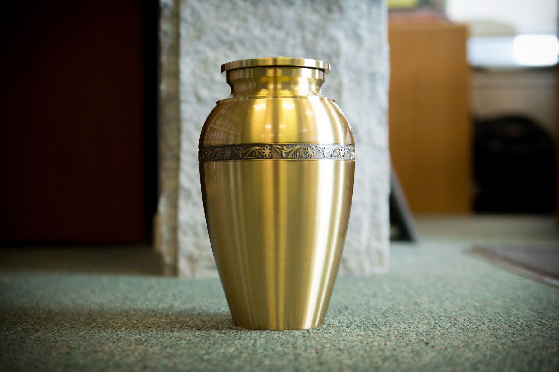 Cremation Monument — Gold Cremation Urn in Columbus, Oh