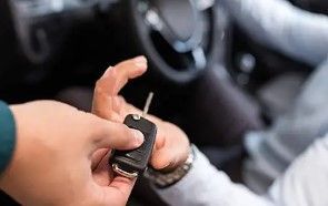 Passaggio chiavi auto