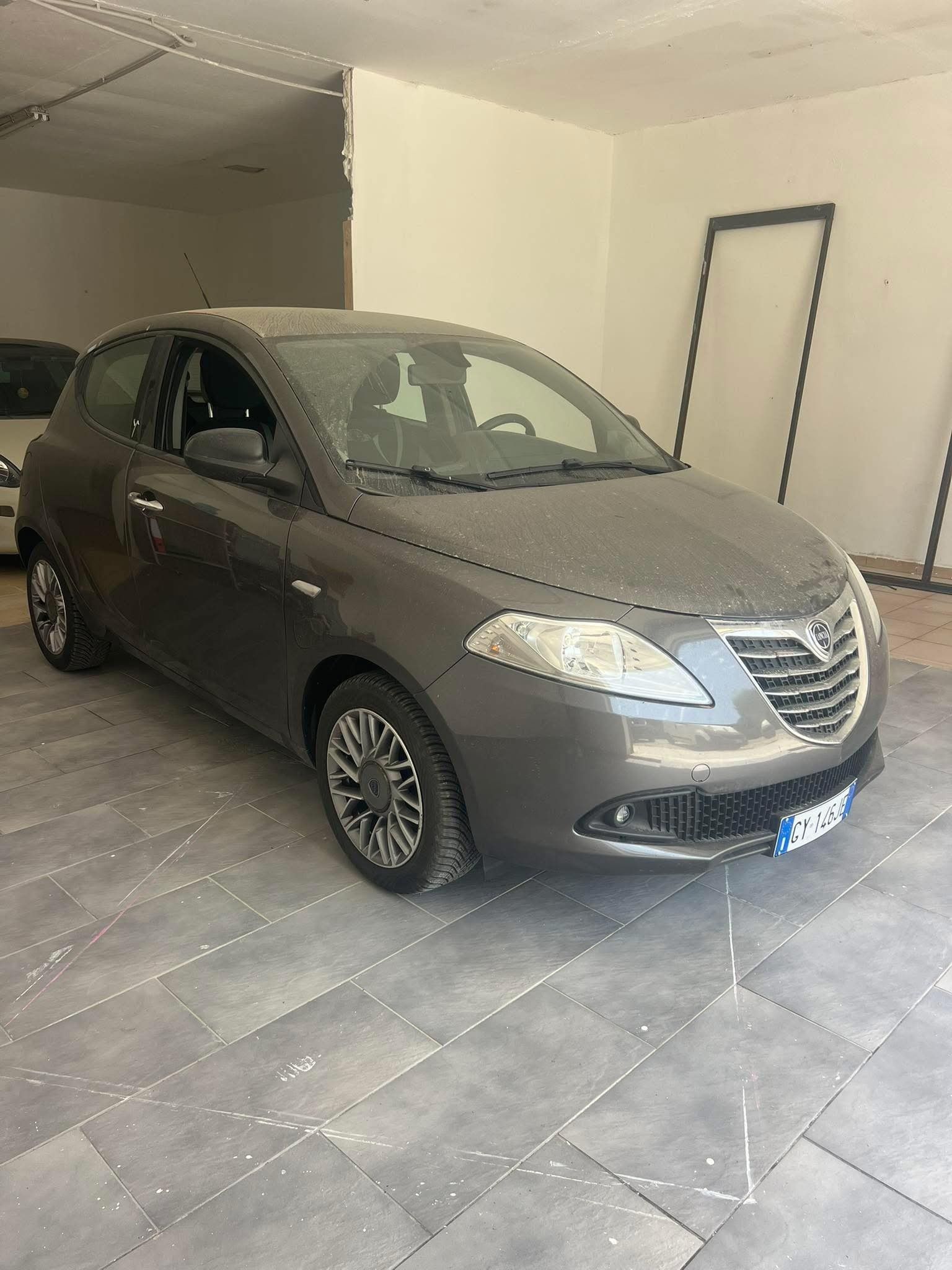 Lancia Ypsilon