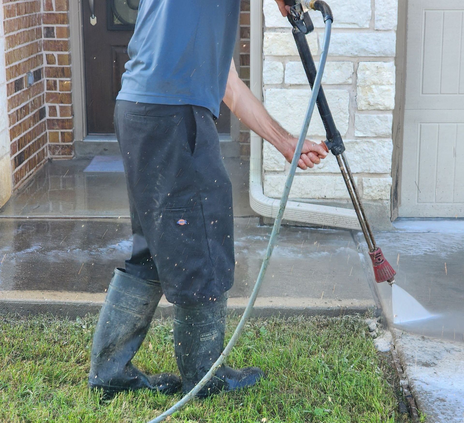 driveway cleaning with power washing service in austin tx