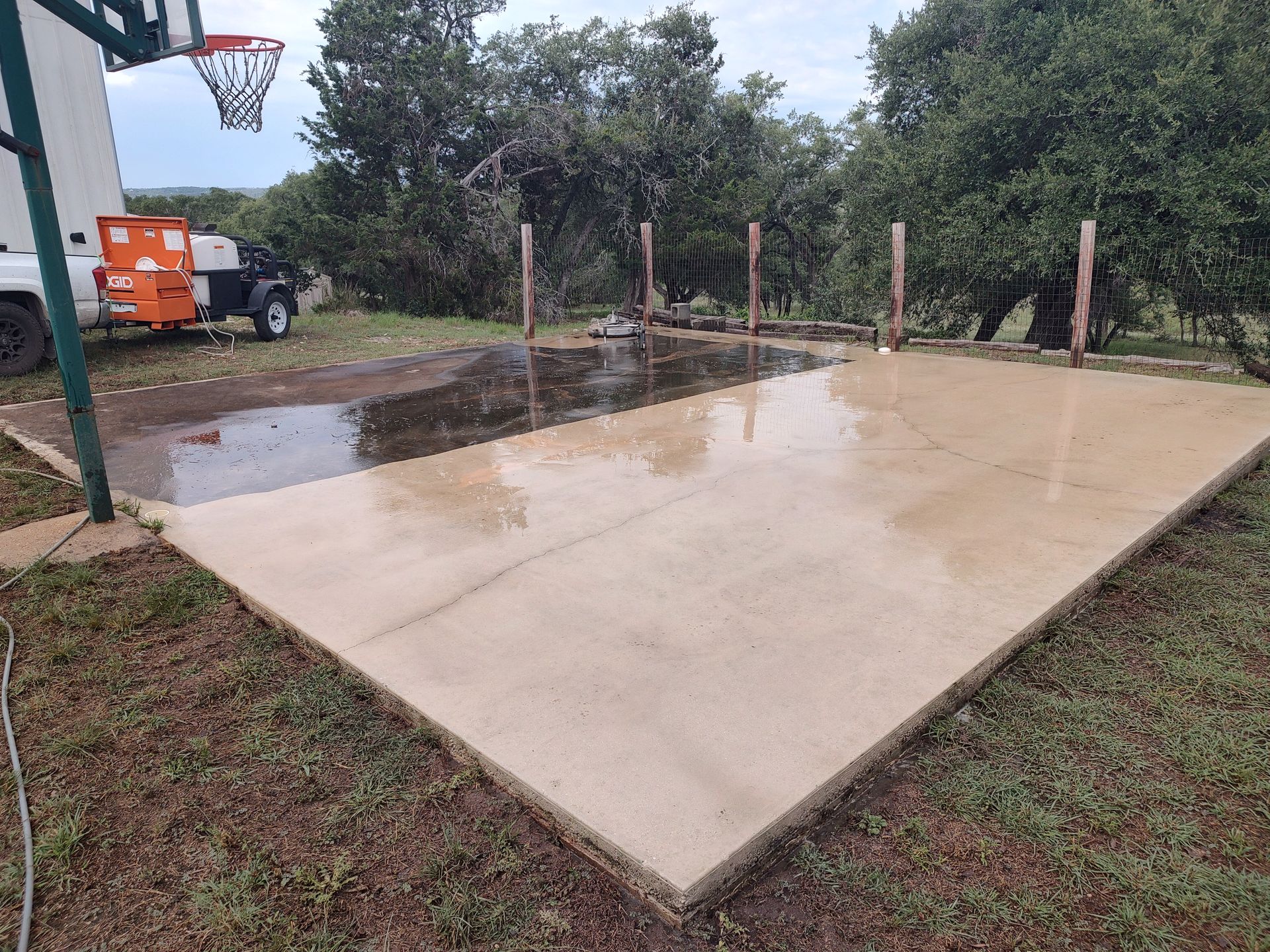 driveway cleaning with power washing service in austin tx