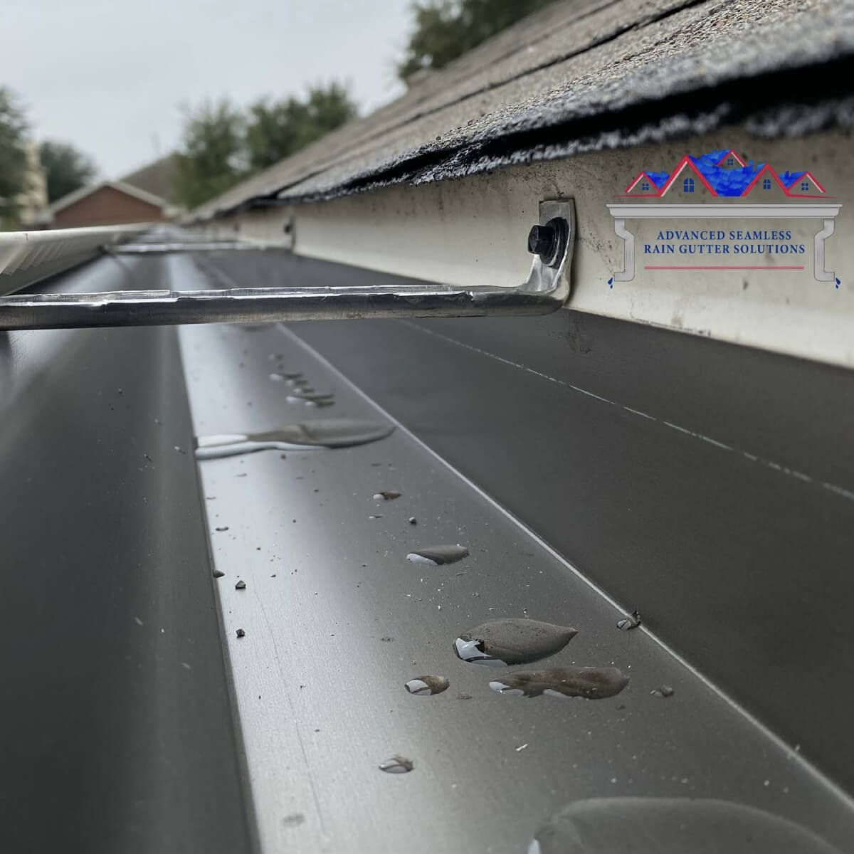 clean rain gutters in residential area of austin tx