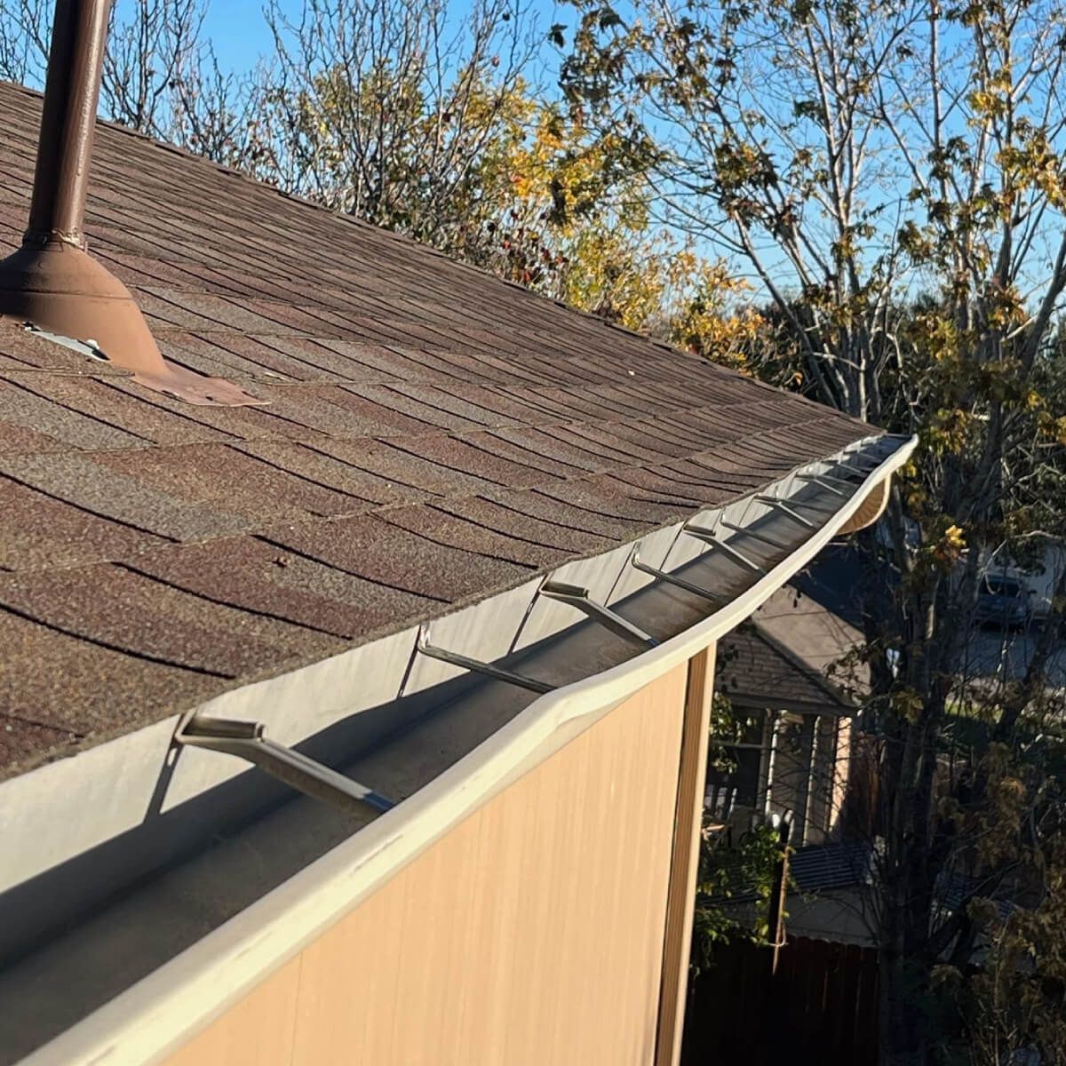 unclogged gutters after contractor gutter work in kyle tx