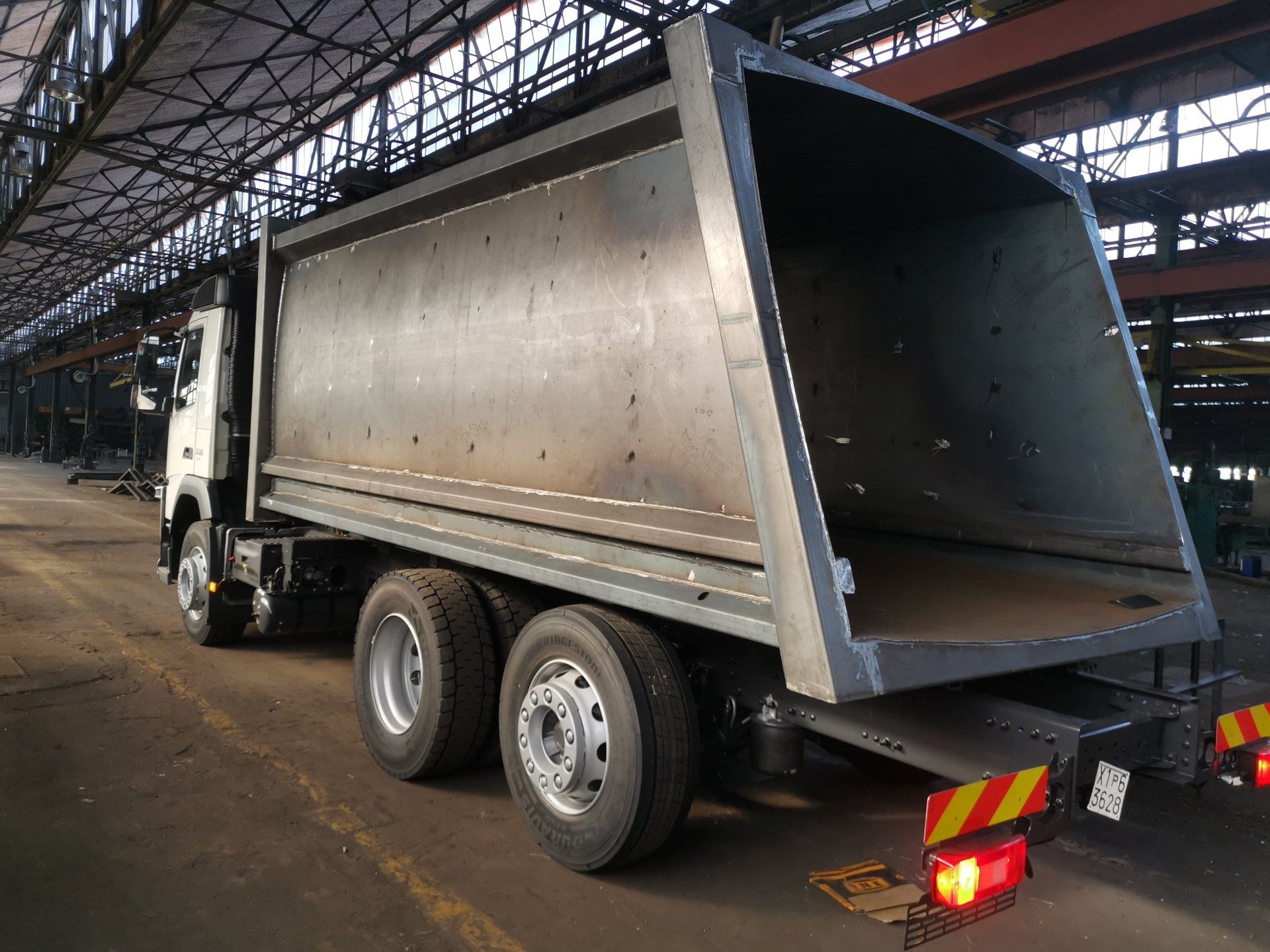 cassa in ferro per raccolta differenziata