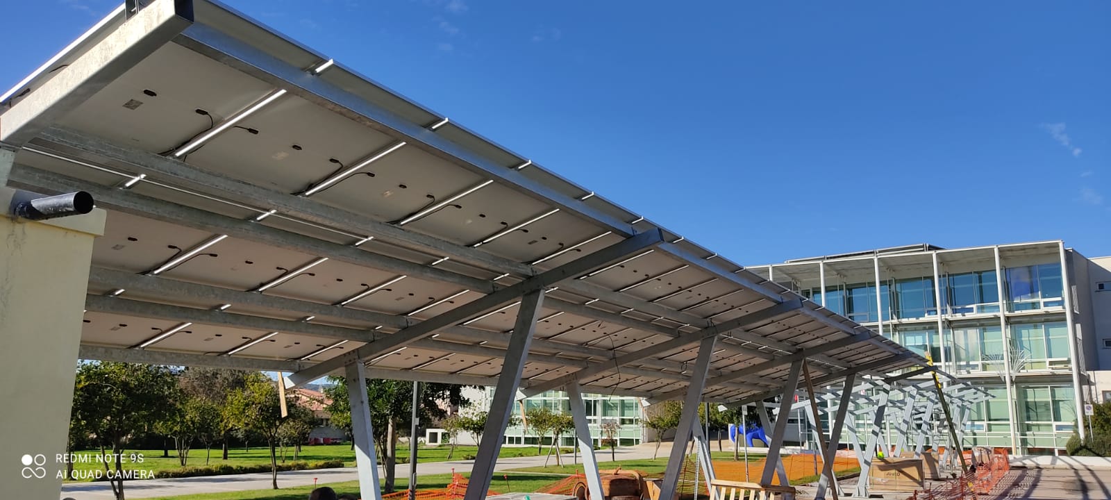 retro di pannelli fotovoltaici