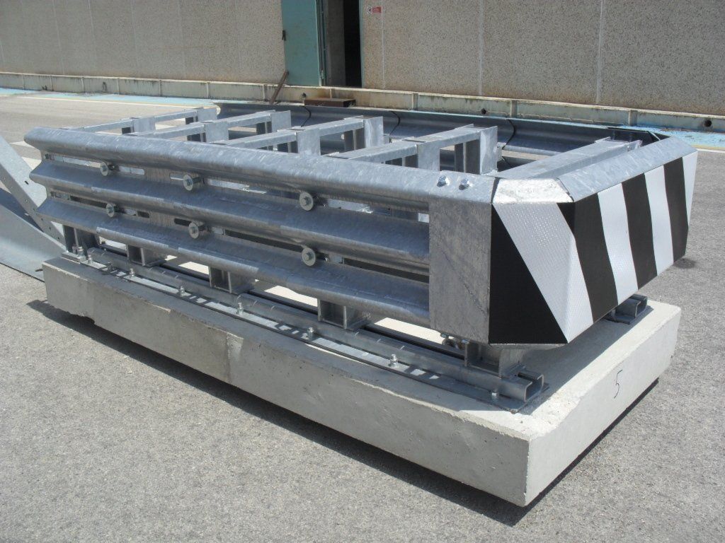 manufatto stradale in ferro