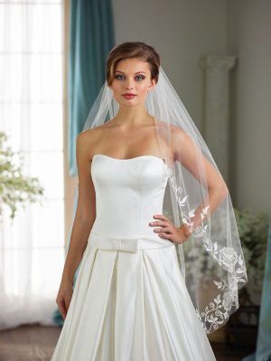 Bridal Veils, Headpieces and Bridal Jewelry at Fifi's Bridal Elmhurst