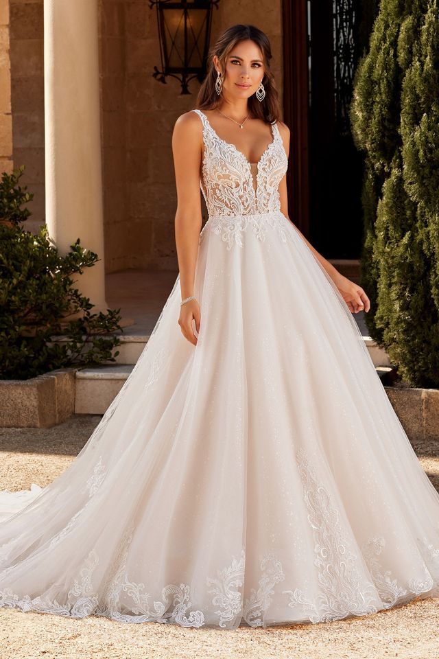 wedding dresses fit for a queen Boxy fit Shirt main image 0