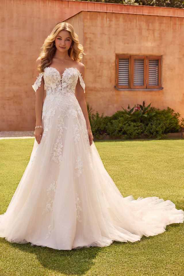 Romantic Lace A-Line Wedding Dress | Style Y3120