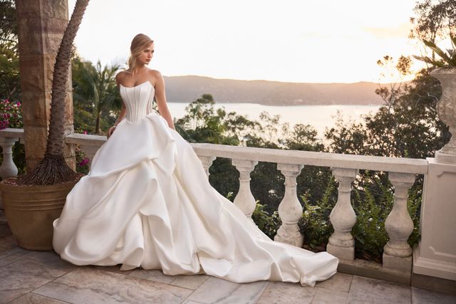 Wedding Gowns | Fifi's Bridal | Elmhurst Wedding Gowns | Fifi's Bridal | Elmhurst
