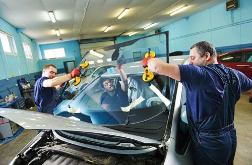 Experts servicing auto glass in Troy, MO