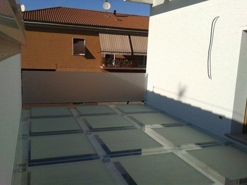 parapetto terrazzo in vetro, vetro calpestabile, vetri satinati