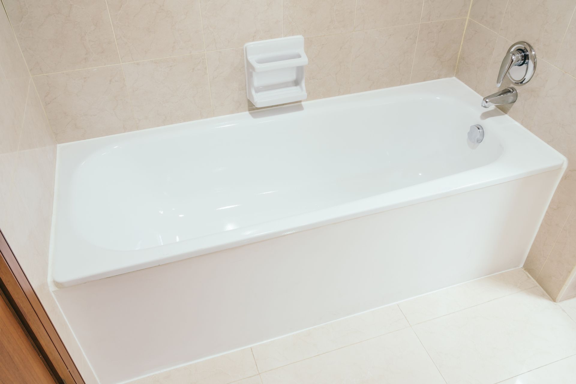 understanding the causes of a cracked bathtub