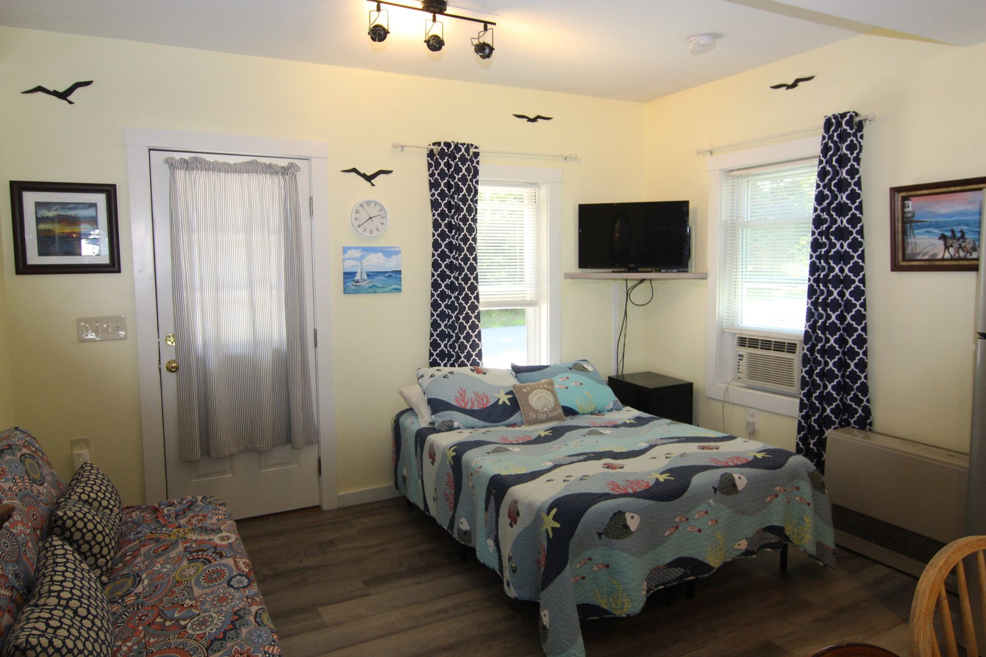 Cozy bedroom with bed.