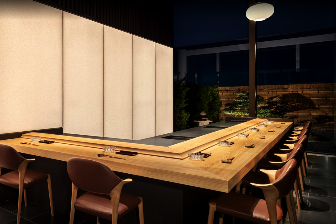 Private Dining Experiences : Intimate fine dining experience surrounded by modern luxury