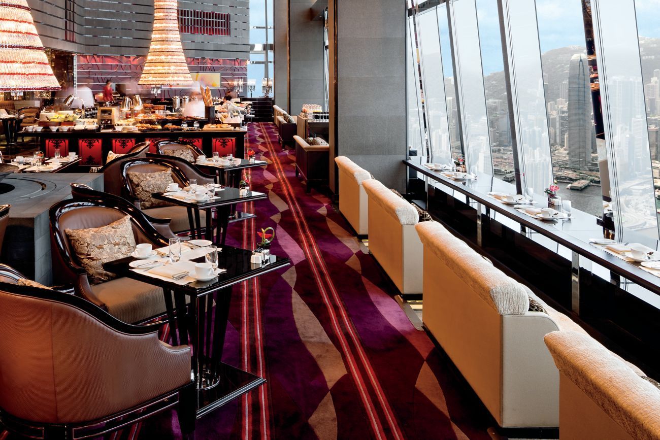 Private Dining Experiences : Exclusive balcony barbecue experience overlooking Hong Kong’s glittering skyline