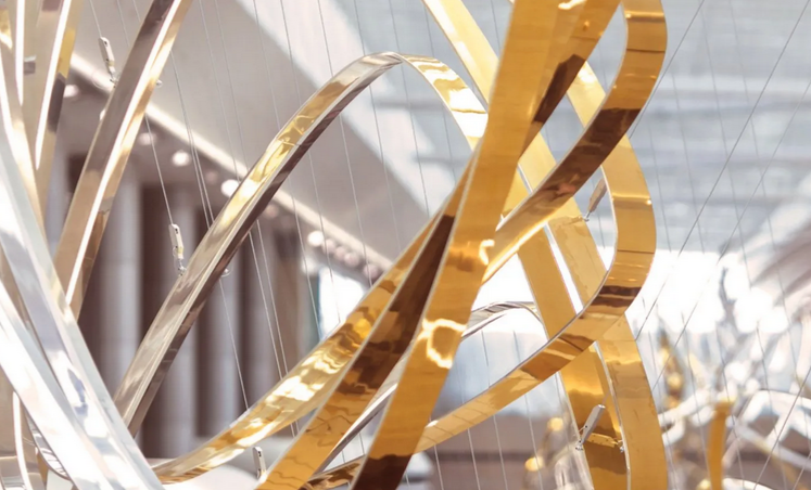 Designobjekt mit hochwertiger Metalllackierung