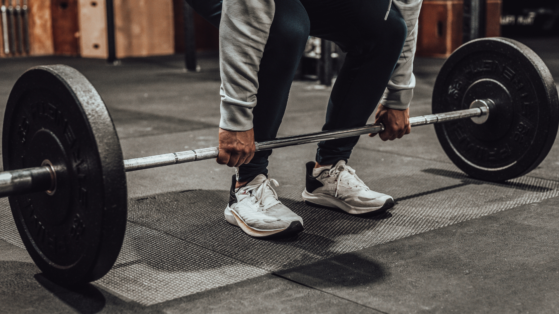 man engaging in weightlifting for weight loss