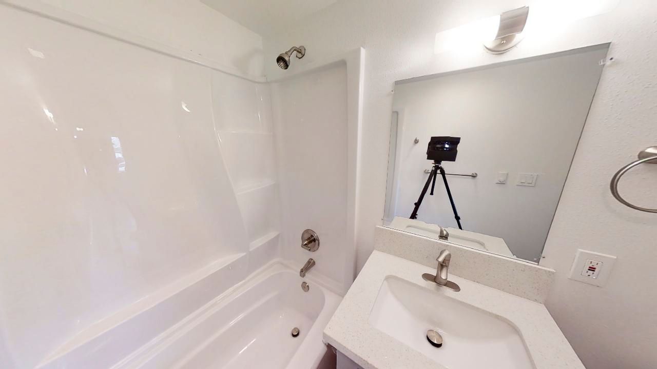 Phoebe Flats - Image 8