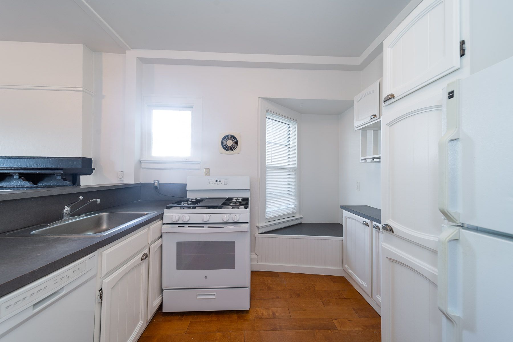 Sebastian Apartments - Image 6