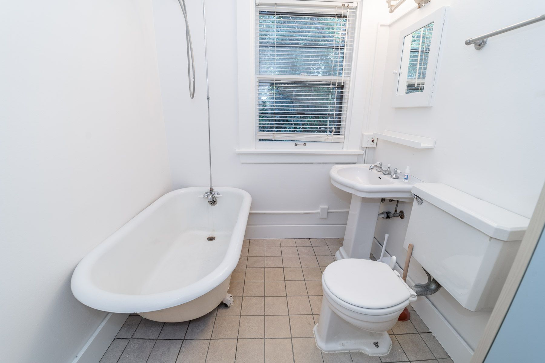 Sebastian Apartments - Image 10