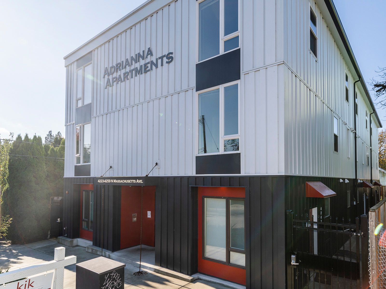 Adrianna Apartments - Image 2