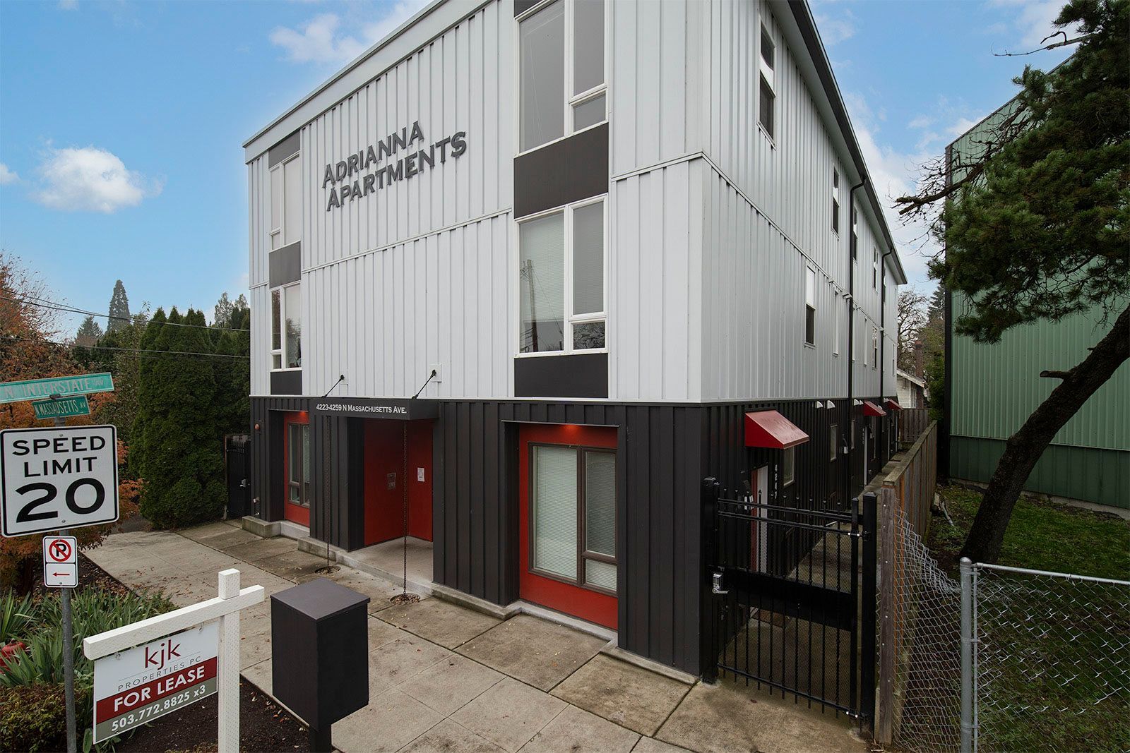 Adrianna Apartments - Image 11