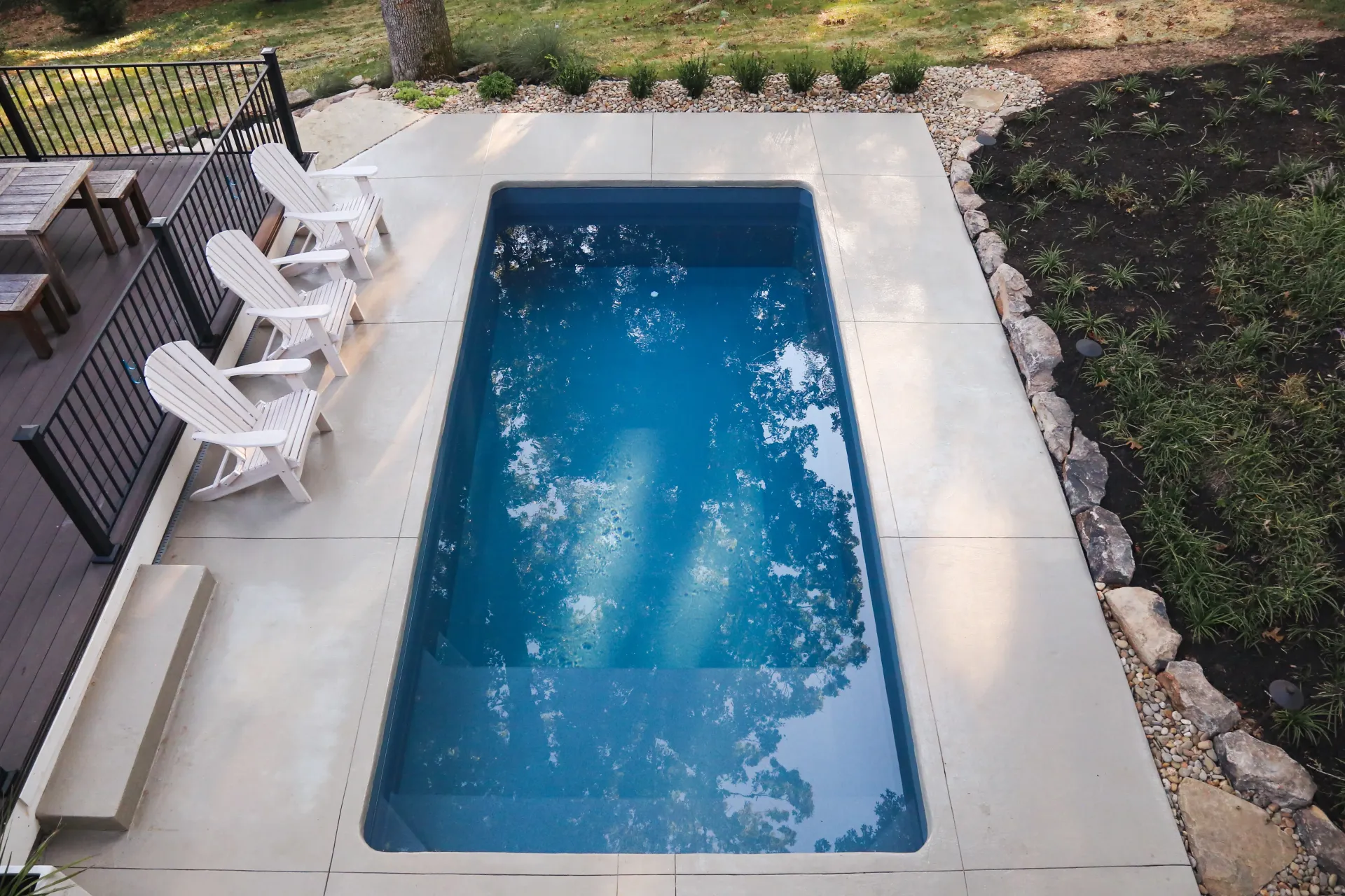 An aerial view of a swimming pool with chairs around it.