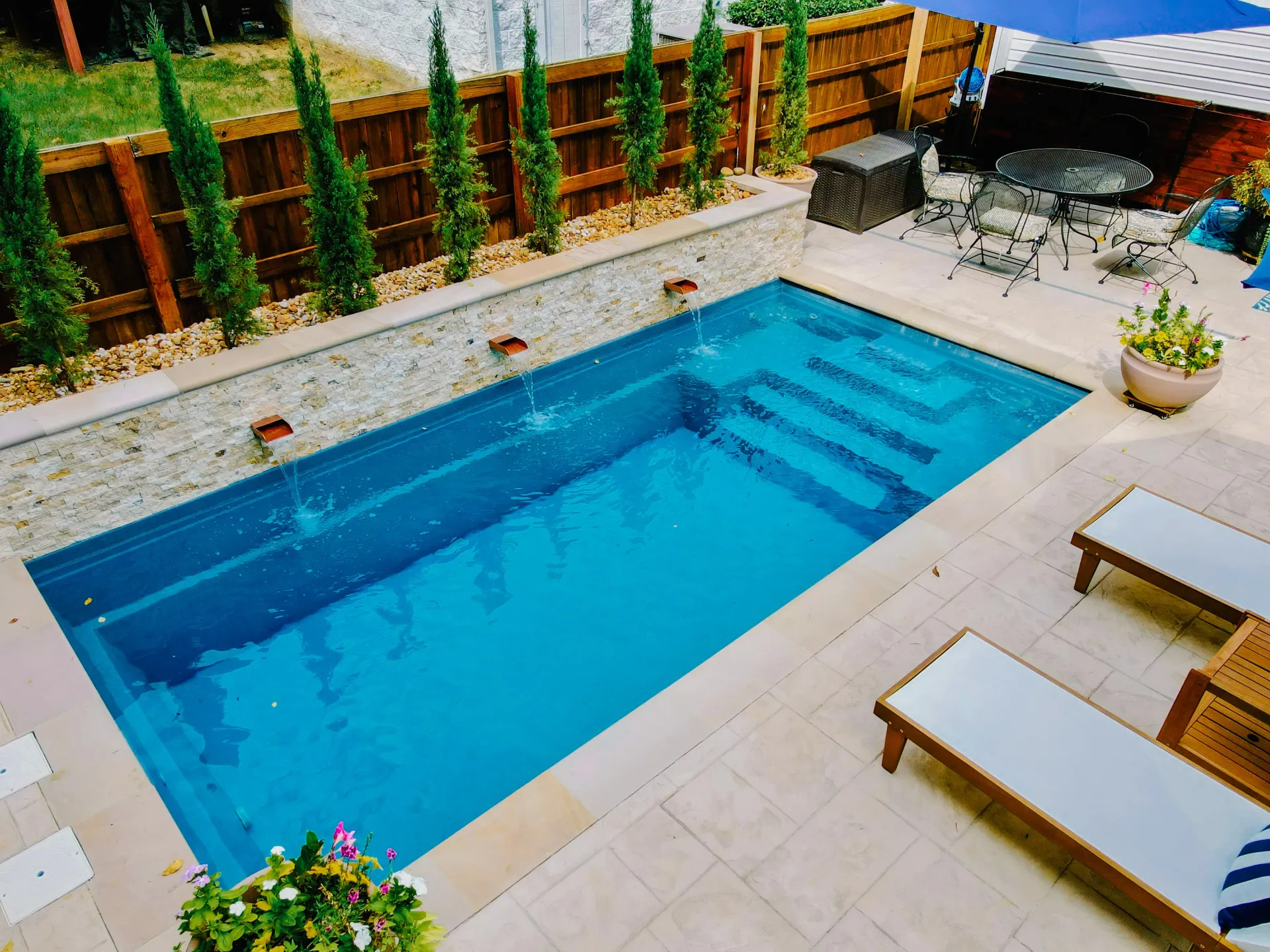 Close-up of EcoFinish smooth textured pool surface glistening in the sun