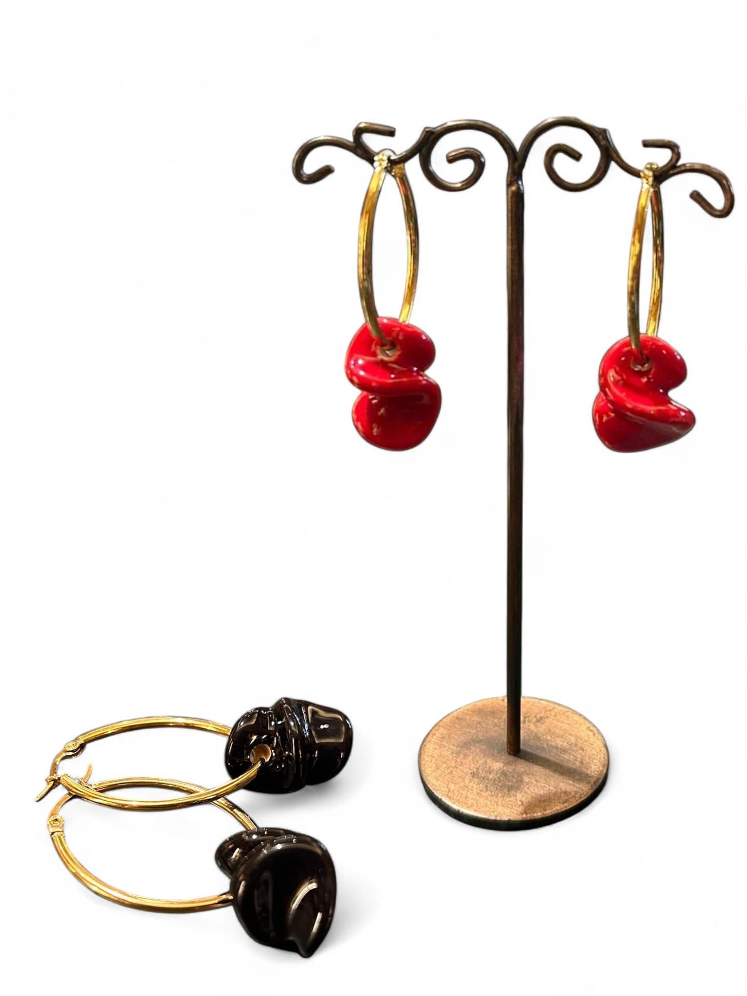 orecchini nero o rosso in ceramica hande made in Tenerife