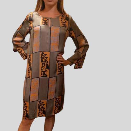 Abito in bammo leggero traspirante dritto manica larga a tulipano. TG