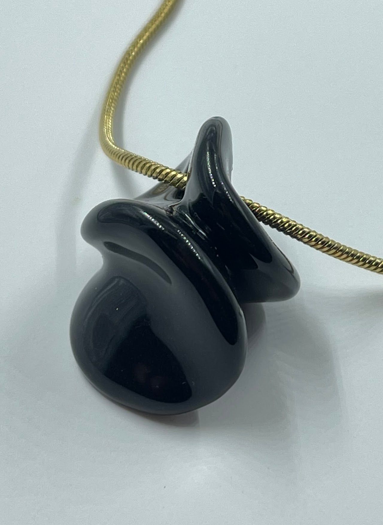 collana con ciondolo in ceramica nero laccato fatto a mano in Tenerife