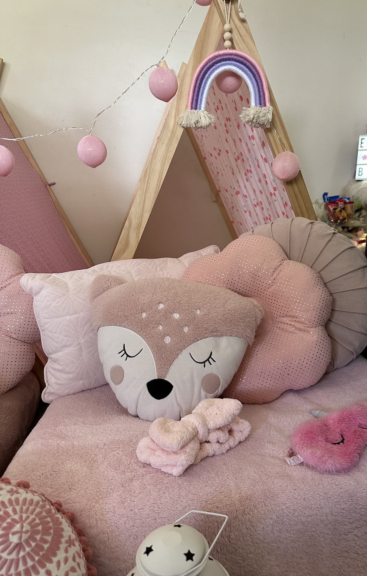 Girl Celebrating Birthday With Friends — Sweet Parties & Braids in Tatton, NSW