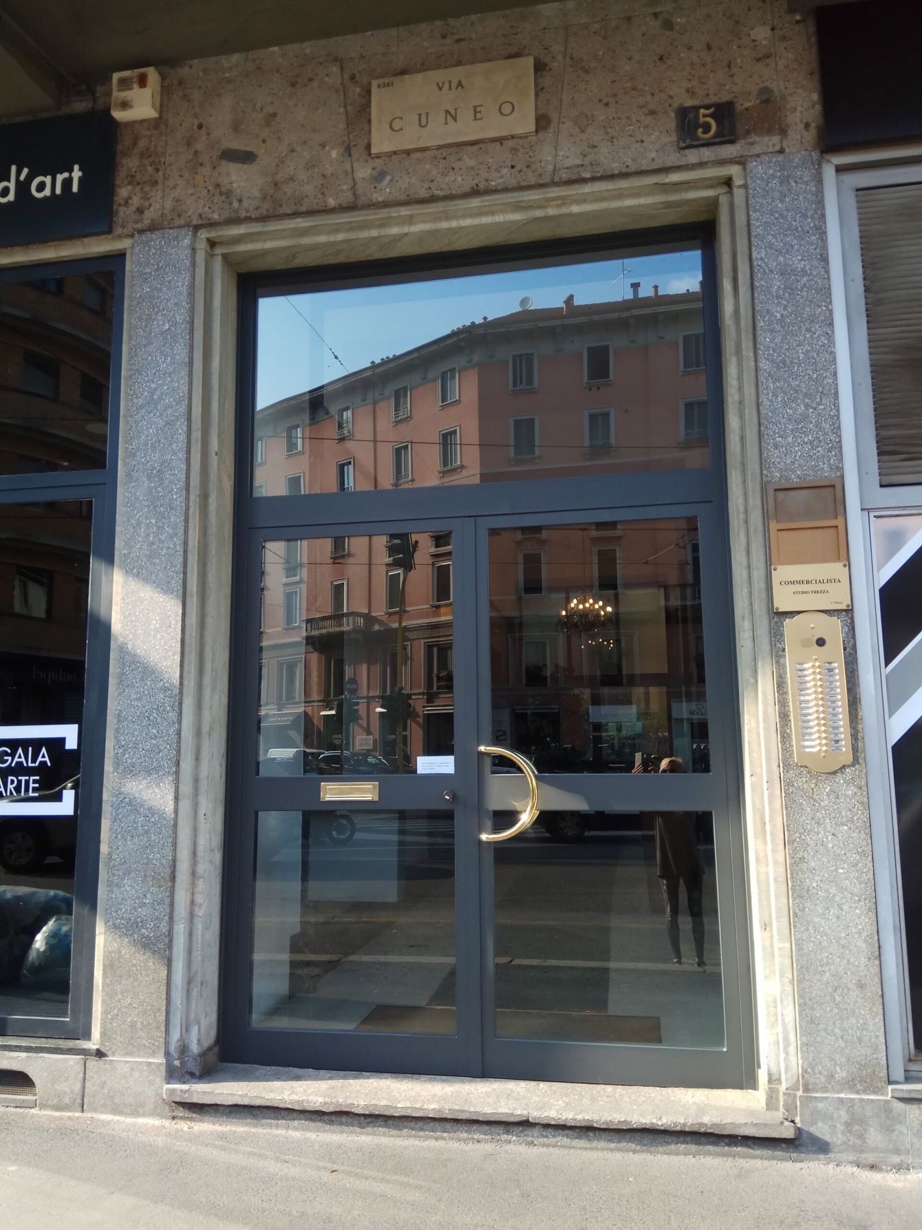 vendita e progettazione portoni di sicurezza condominiali a Milano
