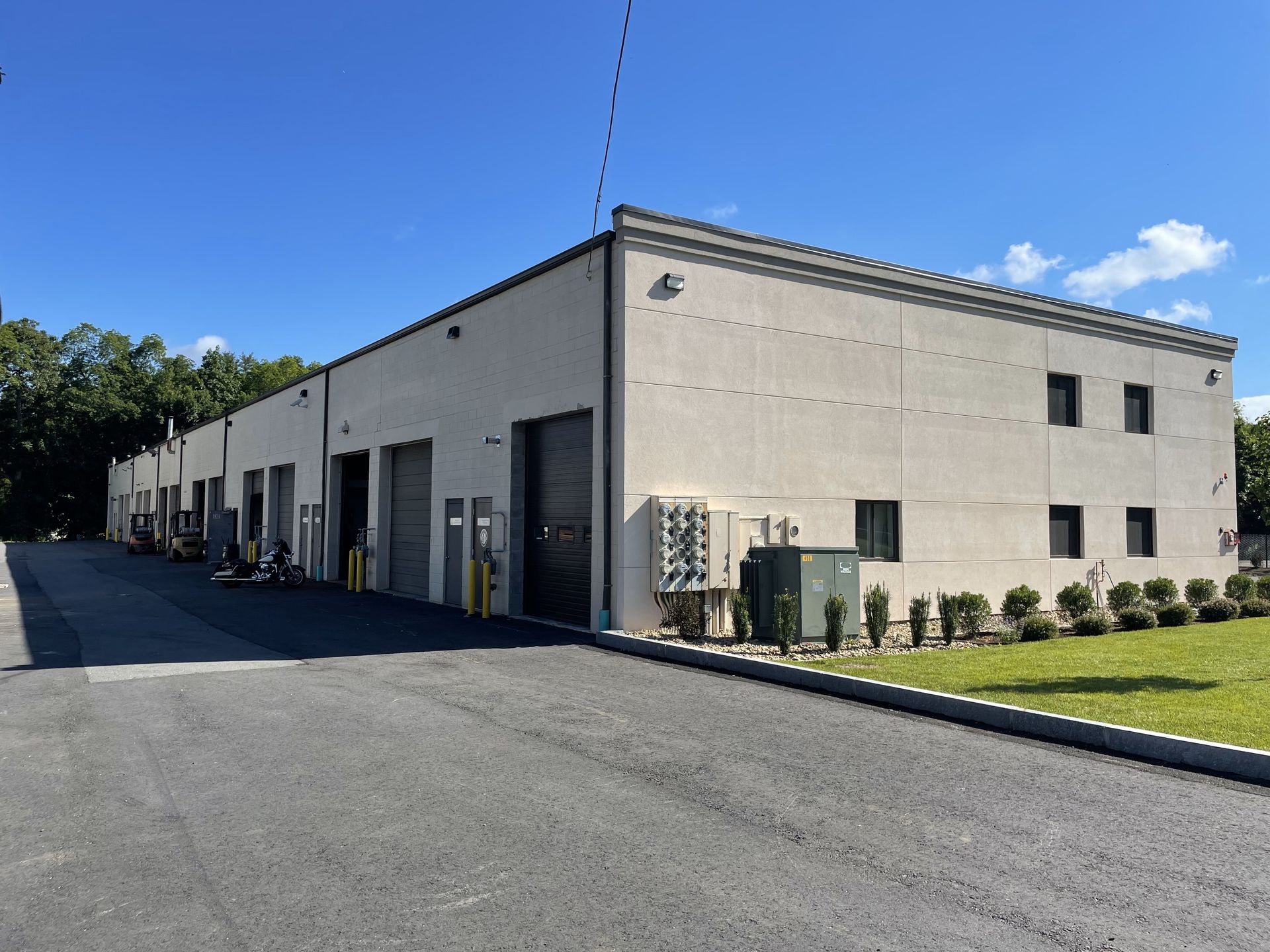 A large building with a lot of garage doors