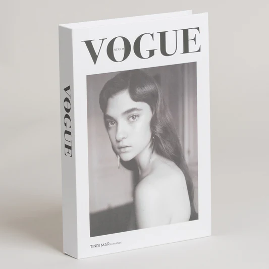 Un libro blanco, de formato vertical, titulado 