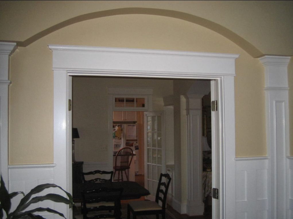 A dining room with a table and chairs in it