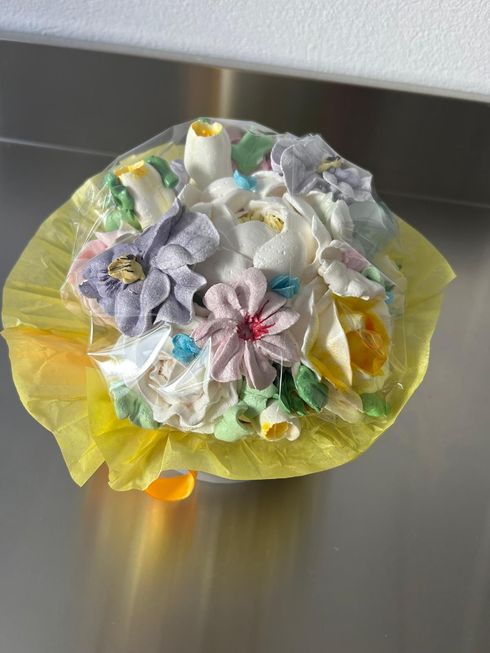 essbare blumen als bunten blumenstrauss