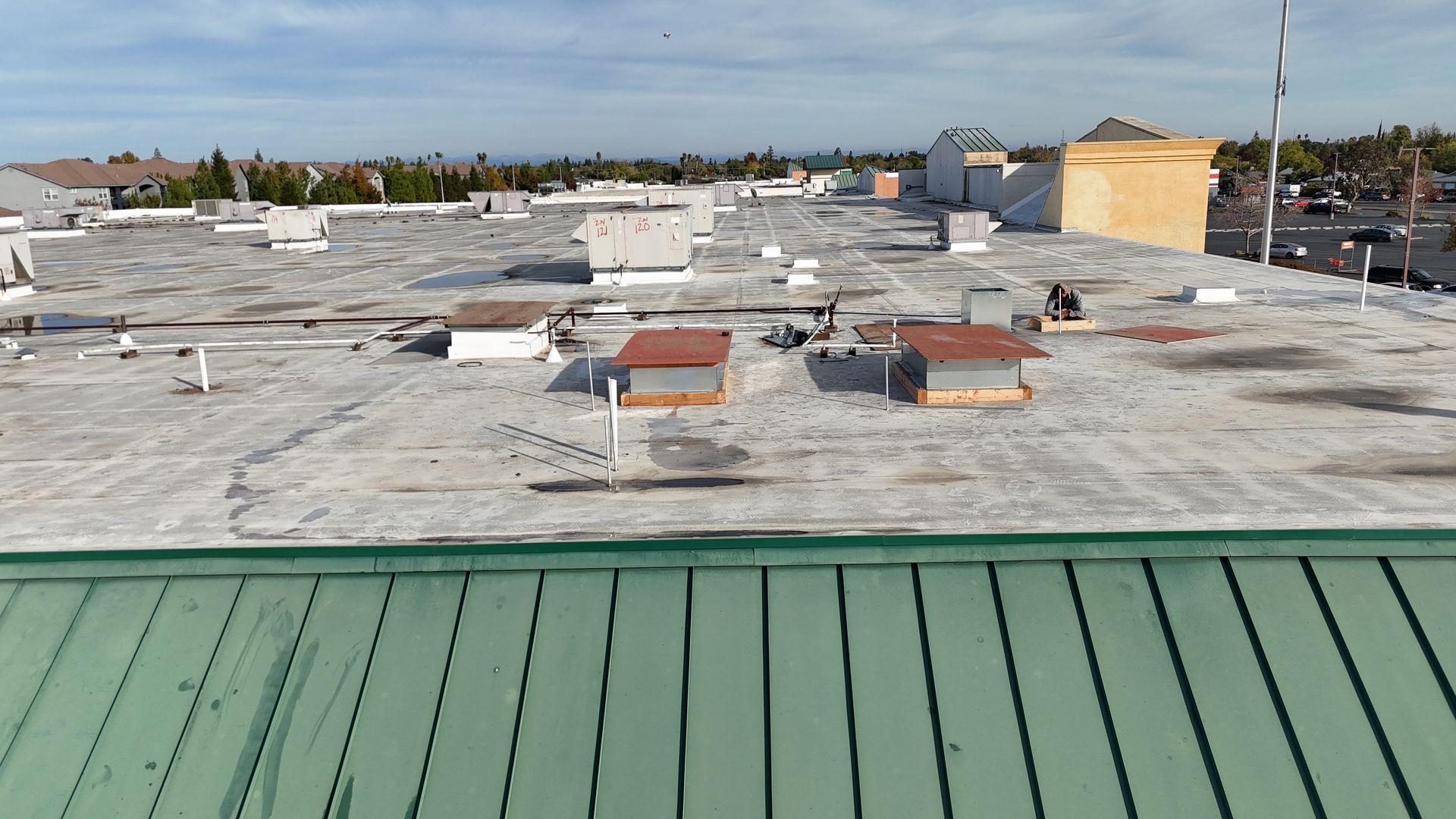 A green roof with a lot of chimneys on it