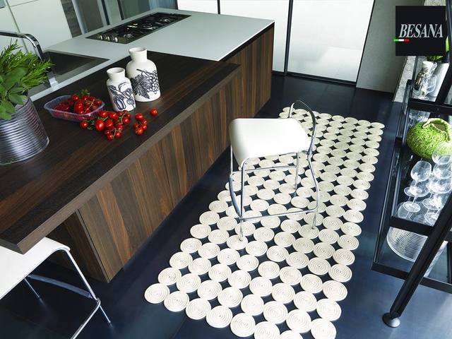 Tappeto a cerchi bianchi